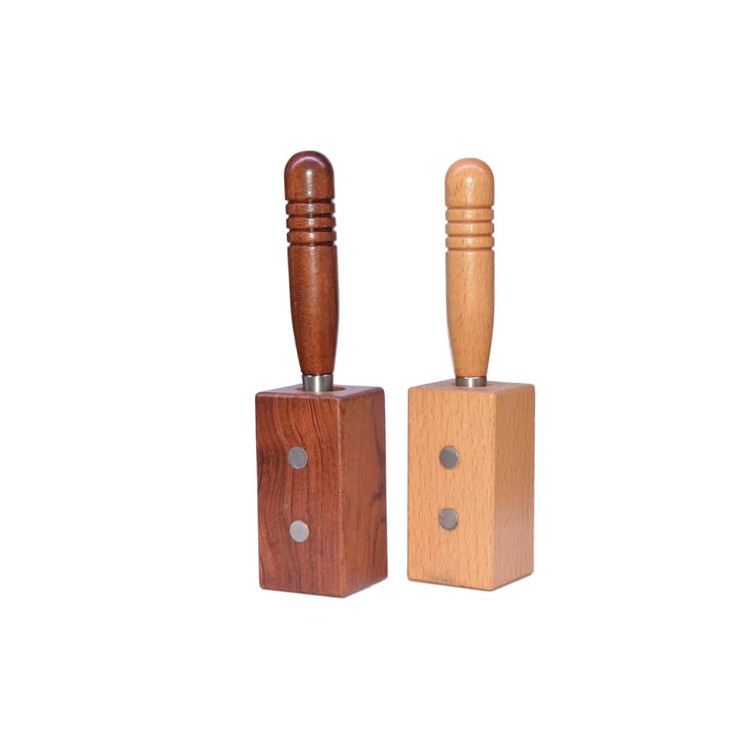 دو قلم آرت چوبی Gater با رنگهای مختلف (چوب روشن و تیره) به همراه پایههای مگنتی مکعبی