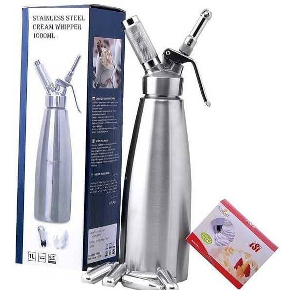 نمای جانبی گل خامه زن ۱ لیتری از جنس استیل ضد زنگ با طراحی ارگونومیک