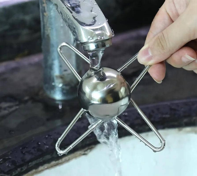 گوی یخ استیل در حال شستشو