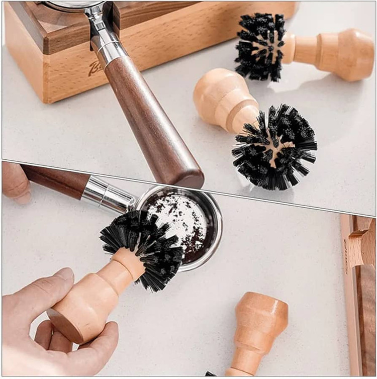 نظافت پورتافیلتر با برس اسپرسو