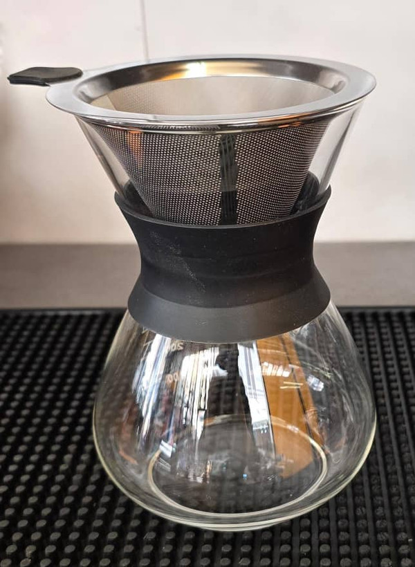 نمای تبلیغاتی کمکس شیشهای با طراحی حرفهای و فیلتر