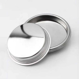 دو قطعه بسکت کور از زاویه جانبی و بالا روی زمینه سفید