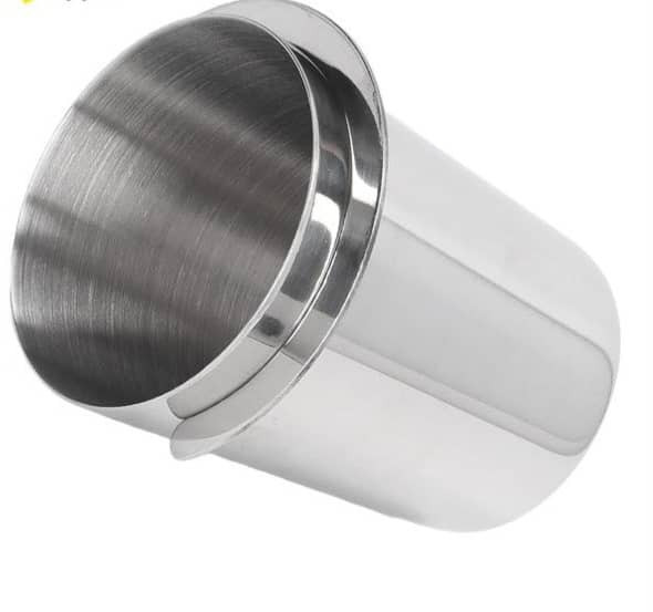 نمای نزدیک از دوزینگ کاپ استیل براق