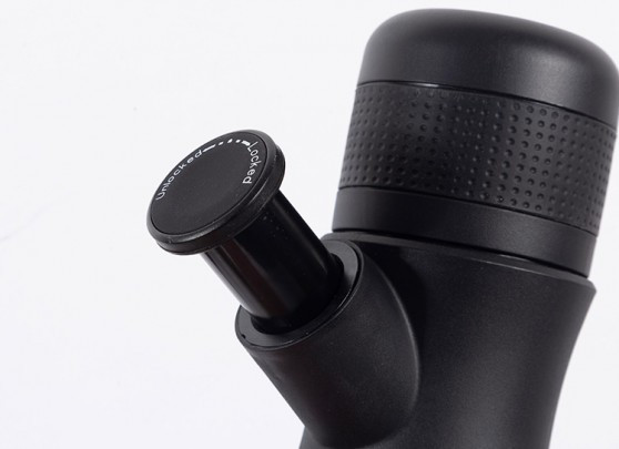 نمای نزدیک از پمپ دستی اسپرسوساز