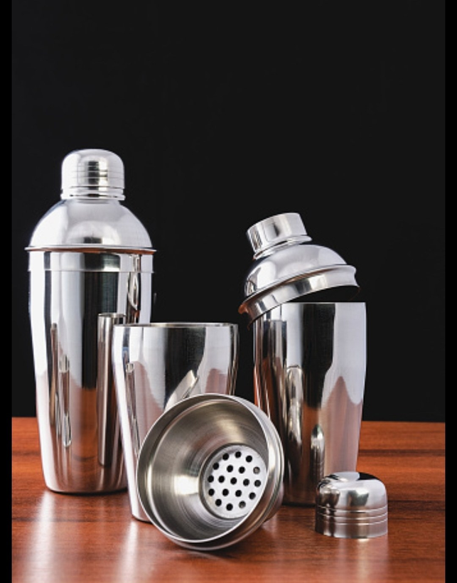 بدنه شیکر استیل ضدزنگ با سطح براق و طراحی مخروطی