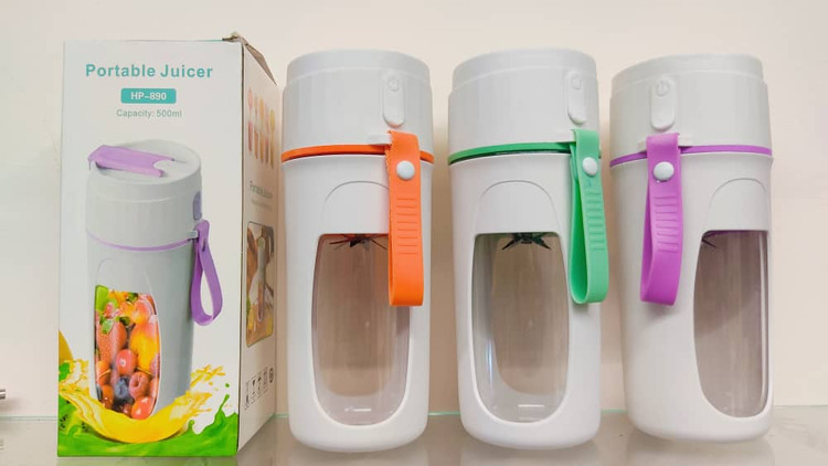 شیکر و مخلوطکن قابل حمل در سه رنگ مختلف به همراه جعبه