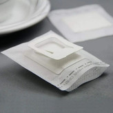 نمای نزدیک کیسه فیلتر دریپ بگ بستهبندی شده