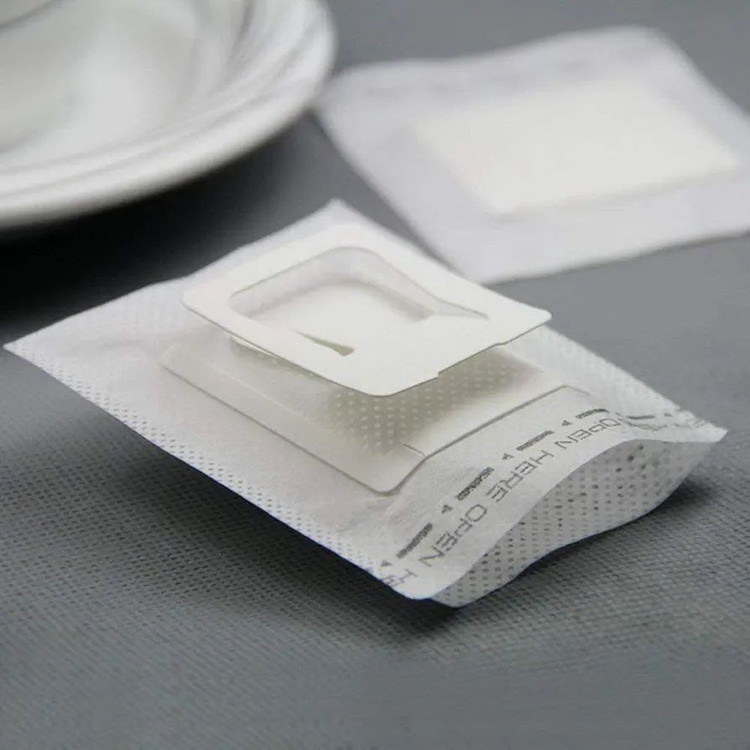 نمای نزدیک کیسه فیلتر دریپ بگ بستهبندی شده