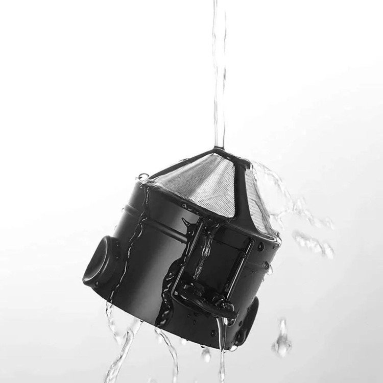 گجت دمآور قهوه مسافرتی در حال شستشو