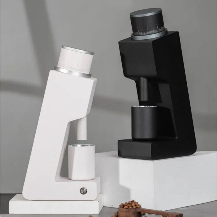 آسیاب برقی سفید و مشکی روی استند