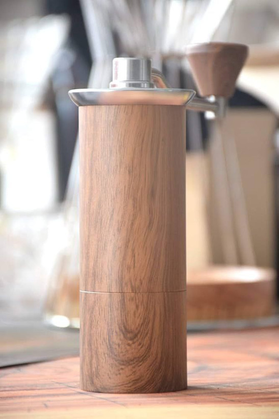 آسیاب دستی قهوه استوانه ای طرح چوبی