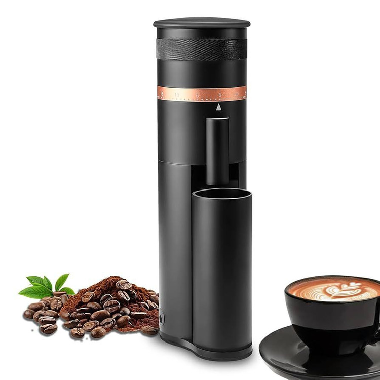 آسیاب قهوه برقی قابل تنظیم پرتابل مشکی با طراحی مدرن ، همراه با دانه قهوه و پودر قهوه و فنجان قهوه لاته