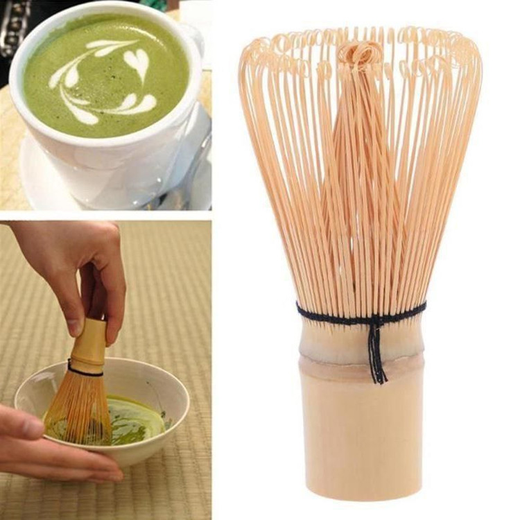 نمایش چاسن بامبویی مخصوص همزدن ماچا با پرههای ظریف برای ایجاد کف و یکدستکردن چای ماچا
